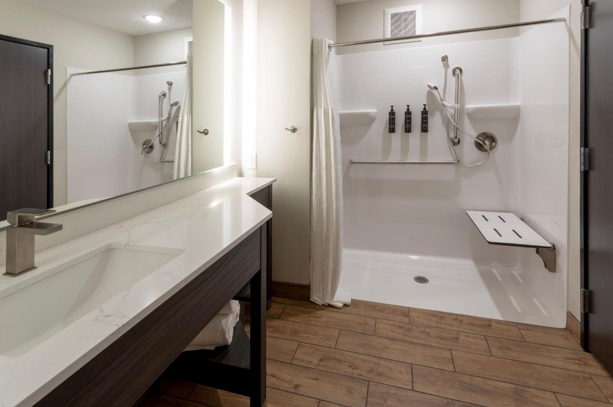 Grandstay Hotel & Suites Algona Екстериор снимка