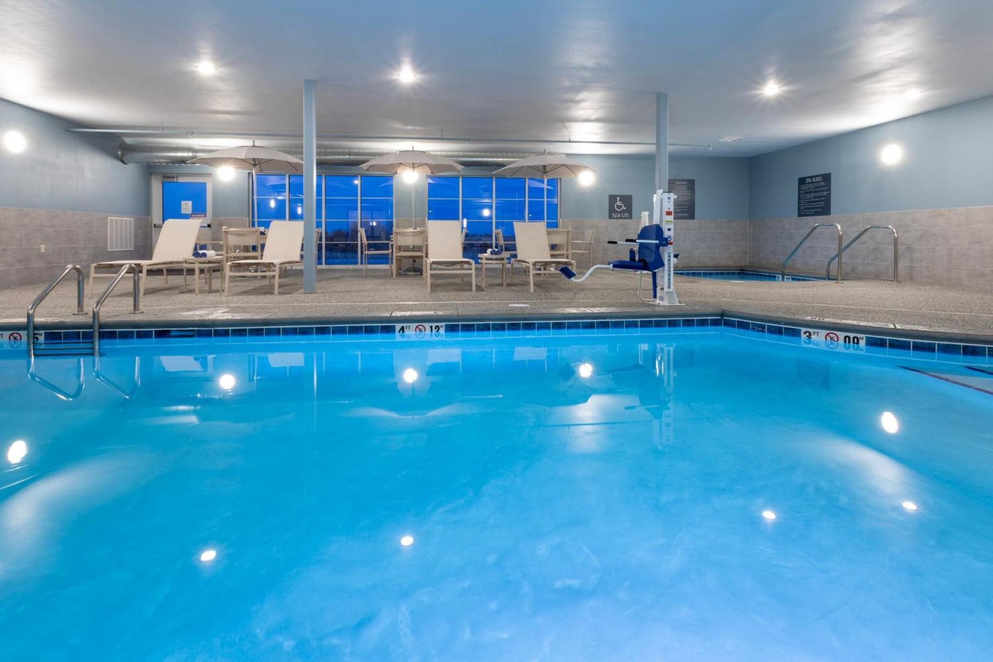 Grandstay Hotel & Suites Algona Екстериор снимка